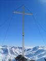 Das hohe Gipfelkreuz