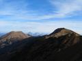 Blick vom Hochrettelstein zu Seekoppe (rechts) und Hochgren (links). Dazwischen einige Gipfel der Haller Mauern: Gr. Pyhrgas (links) und Scheiblingstein (Mitte)