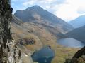 Nochmals Angersee (links) und Zwerfenbergsee (rechts) - im Hintergrund thront die Deichselspitze. Mein Weiterweg erfolt im Aufstieg zwischen den Seen links hinauf Richtung Kaiserscharte