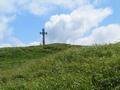 ... das Gipfelkreuz im wogenden Grase