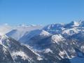 Im Hintergrund die Bergwelt um Obertauern. Im Vordergrund die kahlen Hgel von Spirzinger (rechts - Tour am 26.11.2005) und Spazeck (links)