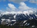 Blick nach Osten zu Mlbegg (links) und Hochstein (rechts), die ich bei meiner Schneeschuhtour vor genau einer Woche von der anderen Seite gesehen habe.