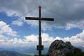 Das aussichtsreiche Gipfelkreuz (ohne Gipfelbuch) ist erreicht.