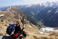 ... und ein weiterer Tiefblick auf die andere Seite des Grates Richtung Kleinslktal.