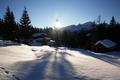 Im unteren Bereich kommt mir ein kleines Pistenfahrzeug entgegen, welches den Weg ziemlich breit prpariert. Abstieg im Licht der untergehenden Sonne, an der Hauskoppenalm vorbei, zurck zum Ausgangspunkt.