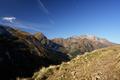 Blick Richtung Osten ber den Graben mit der Slkpastrae hinweg in die benachbarten Schladminger Tauern. Links das Nageleck - Rechts das dominante Deneck.