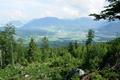 Recht dunstig ist es ber dem Steirischen Salzkammergut. Blick hinunter zum Kessel um Bad Mitterndorf. Links hinaus geht es Richtung Bad Aussee.