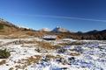 Bei der Brunnalm angekommen, nderte ich meine Plne fr den Nachmittag, als mir der Torstein am Horizont ins Auge sprang (links der Bildmitte). Weiter rechts die etwas hheren Gipfel von Warscheneck und Liezener.