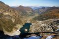 Auf der nchsten Stufe unter mir - der Stierkarsee - und noch einmal eine Etage darunter das Almgebiet des Sattentales.