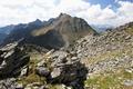 Blick vom Gipfel zurck auf die Blutspitze (oberhalb der Bildmitte), die wir heute nicht ganz erreicht hatten. Links hinten der Hundstein, von dem wir am 12.08.2008 den Verbindungsgrat zur Zechnerkarspitze (links hinten) berschritten haben.
