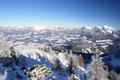 Vom Gipfelchen �berblickt man gut den weiten Talkessel um Abtenau. Dahinter die Salzkammergutberge im Bereich der Postalm.