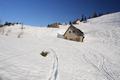 Ein erstes kleines Etappenziel - die Huselalm auf 1.526 Meter Hhe ist erreicht. Aber im Grunde gilt beim Umherschlendern mit den Schneeschuhen ohnehin: Der Weg ist das Ziel.