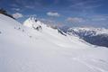 Auf einer H�he zwischen 2.300 und 2.200 Meter quere ich �stlich am Kreuzkogel vorbei. W�hrend der Bruchharsch oberhalb von 2.400 Meter H�he nicht sonderlich berauschend war, kann ich hier weiter unten beste Firnbedingungen genie�en.