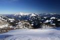 Am Torkoppen-Gipfel: Ausblick nach Osten in die Haller Mauern. Im mittleren Bildbereich erkennt man den Lrchkogel (links) und das Geifeld (rechts), welches ich heute auch noch berschreiten mchte. Whrend ich am 26.01.2009 zwischen Lrchfeld und Geifeld herauf gekommen bin, whlte ich heute den Anstieg ber die Aiplhtte links des Lrchkogels.