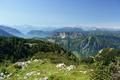... und weiter westlich Kammspitz und Stoderzinken. Dahinter die Schladminger Tauern, die hchsten Gipfel noch schneebedeckt. Zu diesem Zeitpunkt wute ich noch nicht, dass sich an meinem Hausberg - am Kammspitz - an diesem Tage ein schrecklicher Unfall ereignen sollte.