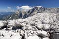 Lange halte ich mich nicht am Gipfel auf, auch wenn die Panoramablicke in alle Richtungen uerst reivoll sind: Blick zurck zum stlichen Hochplattenkogel (am rechten Bildrand). Im Hintergund der Schermberg. 