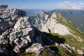 Ich geniee die im Gegensatz zu meinem ersten heutigen Gipfel angenehme Wrme, das Panorma des benachbarten Stoderzinkens (Bildmitte) ...