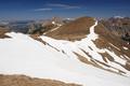 Vom Wildfeld fhrt die Route zum unscheinbaren, nahe gelegenen Speikkogel (rechts) ...