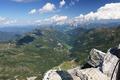 In der Ferne das markante Dreigestirn der h�chsten Dachsteingipfel Hoher Dachstein - Mitterspitz - Torstein.
