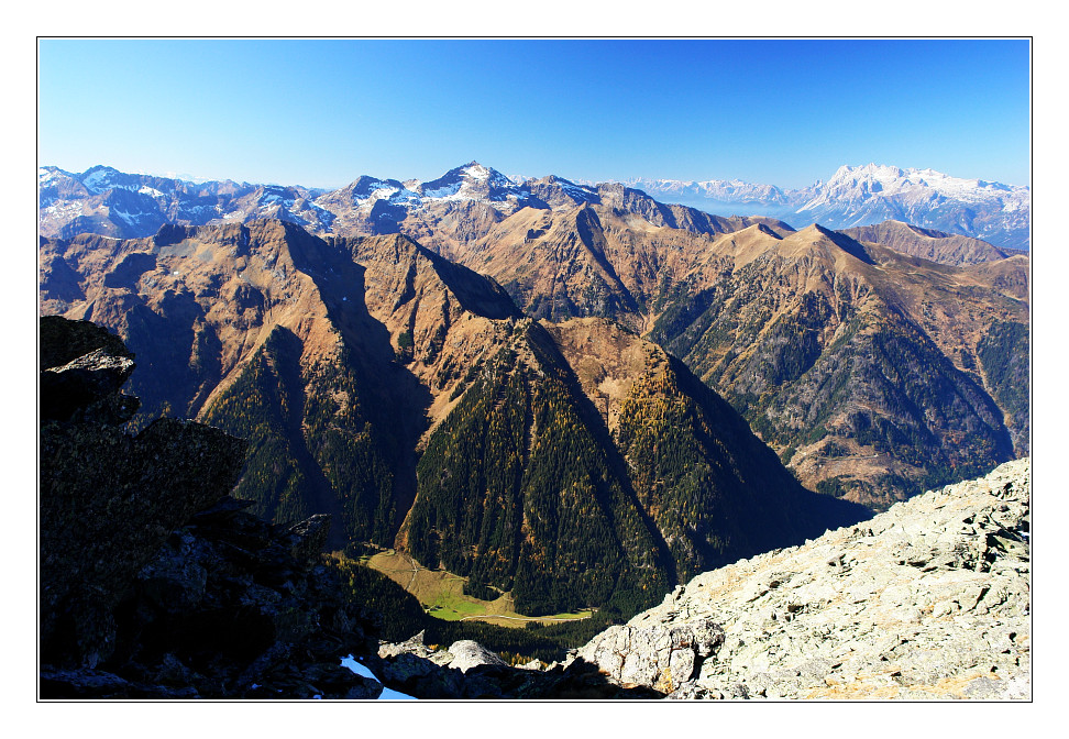 Tiefblick zur Tuchmoaralm