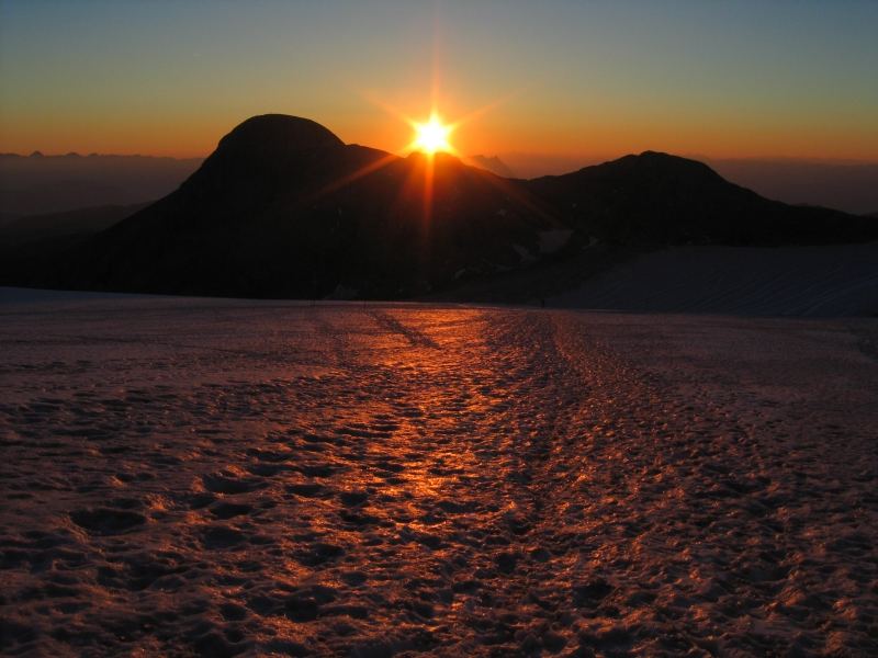 Sonnenaufgang am Dachsteingletscher