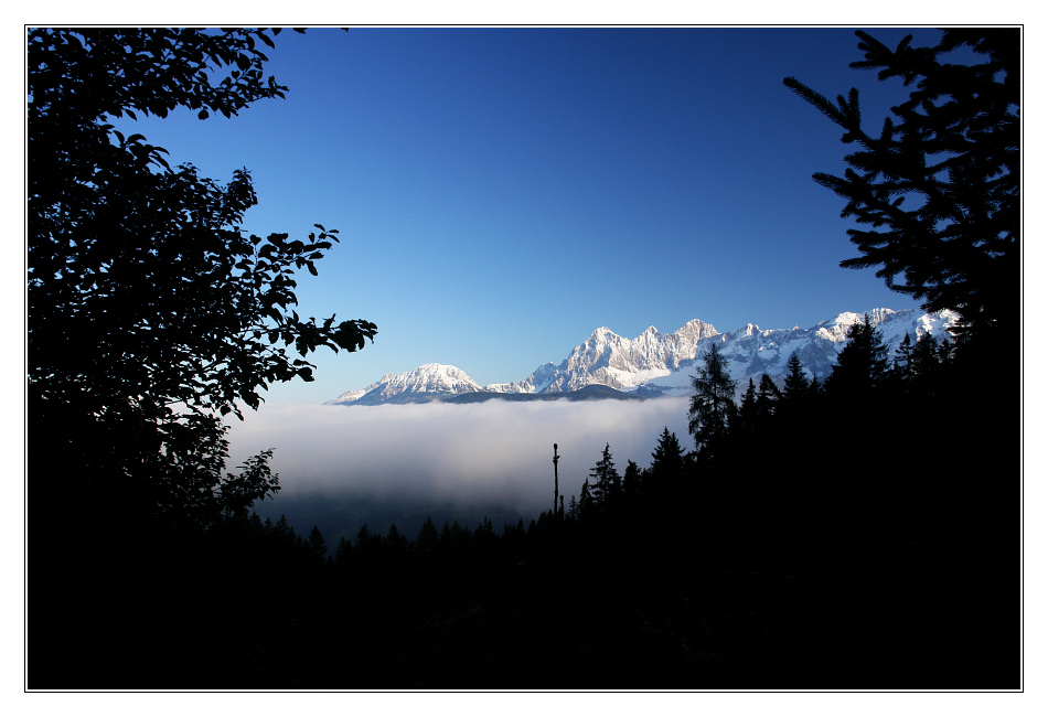 Blick zu den Dachsteingipfeln beim Aufstieg auf die Hochwurzen