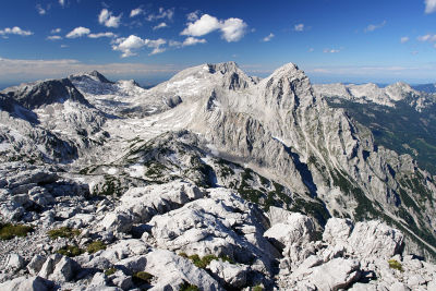 Die Gipfelnachbarn des Temlberg (ganz links)